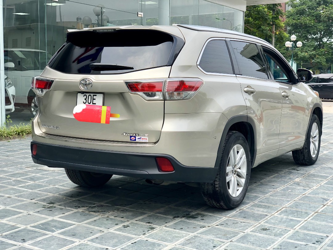 Toyota Highlander LE 2.7 2016 - Cần bán Toyota Highlander LE 2.7 Sx 2016, màu vàng cát, xe nhập Mỹ đã lên full option LH: 0982.84.2838