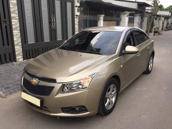 Chevrolet Cruze 2010 - Gia đình cần bán Cruze 2010, số sàn, màu vàng cát