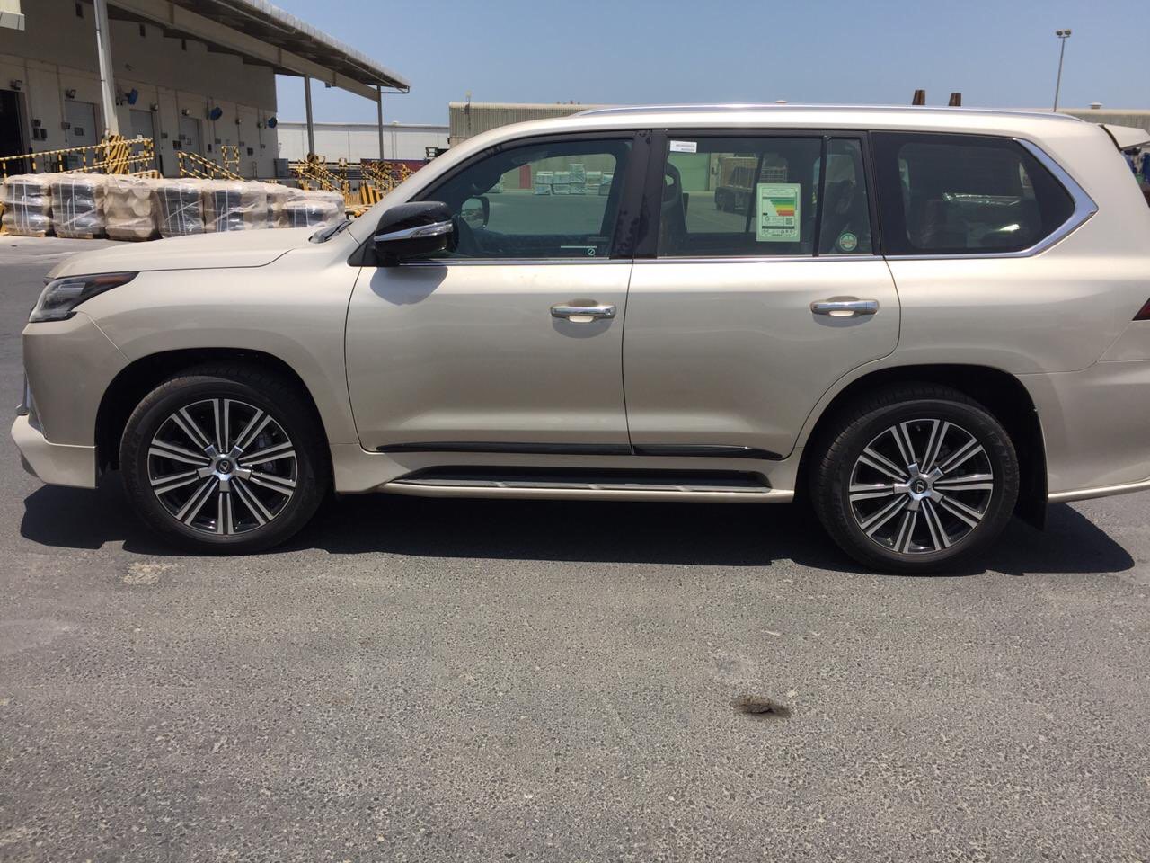 Lexus LX 570  2019 - Cần bán Lexus LX 570 đời 2020, màu vàng, xe nhập