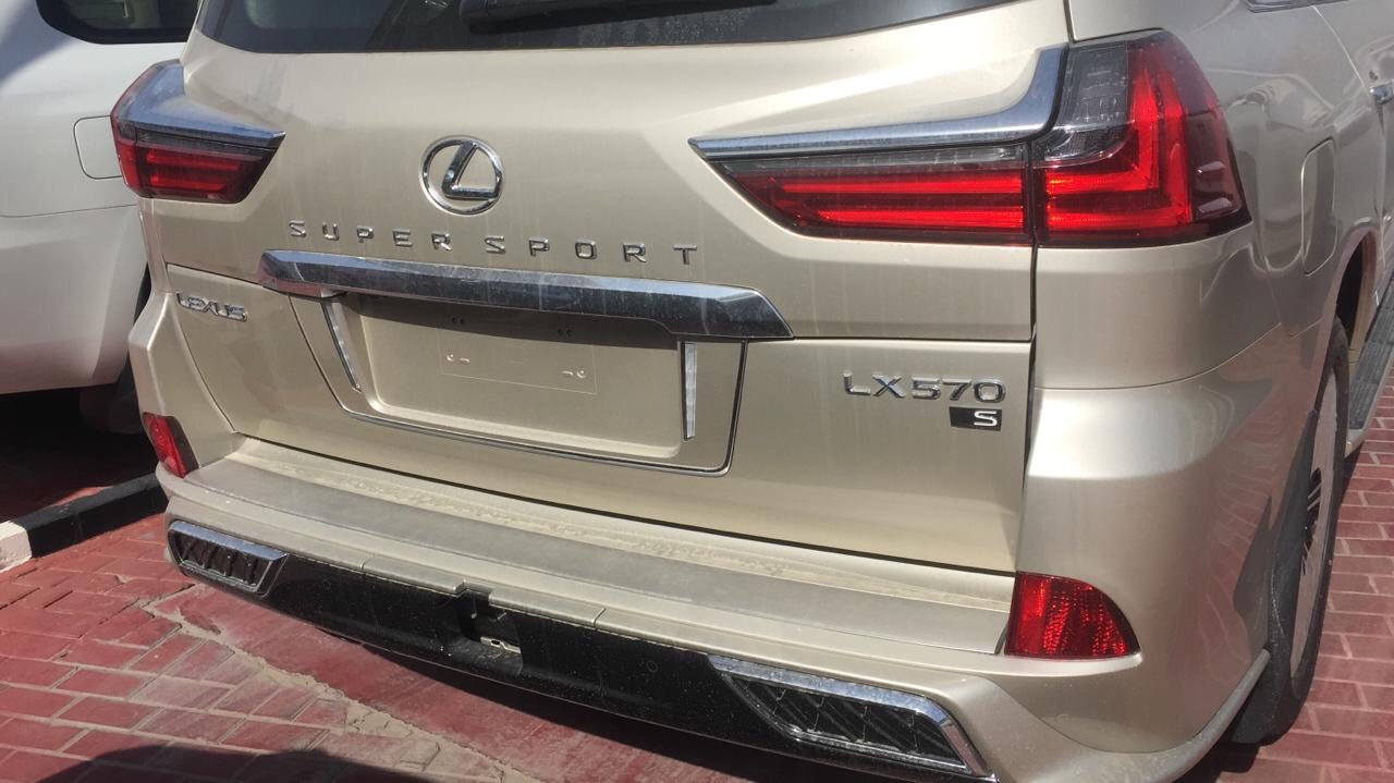 Lexus LX 570  2019 - Cần bán Lexus LX 570 đời 2020, màu vàng, xe nhập