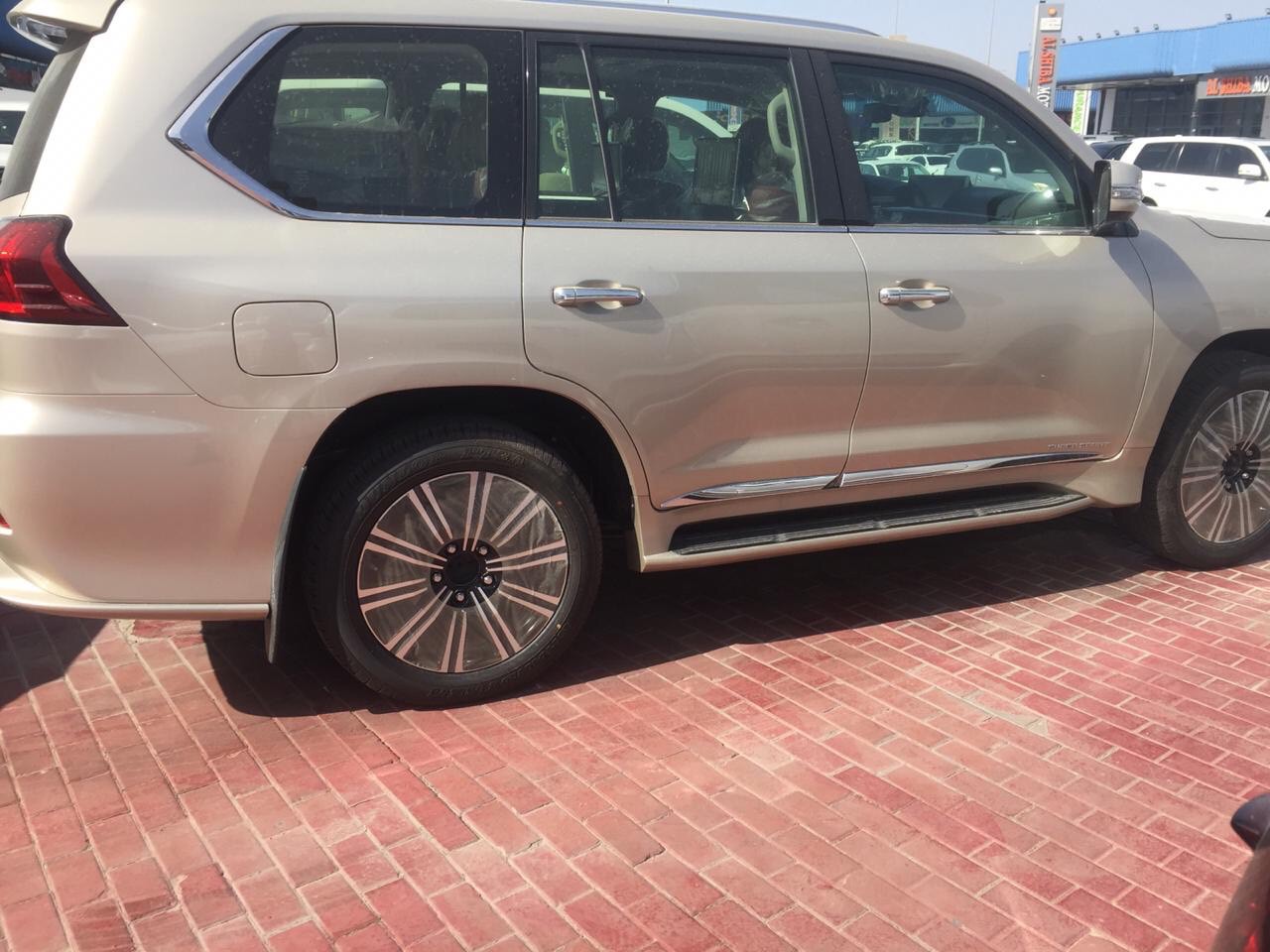 Lexus LX 570  2019 - Cần bán Lexus LX 570 đời 2020, màu vàng, xe nhập