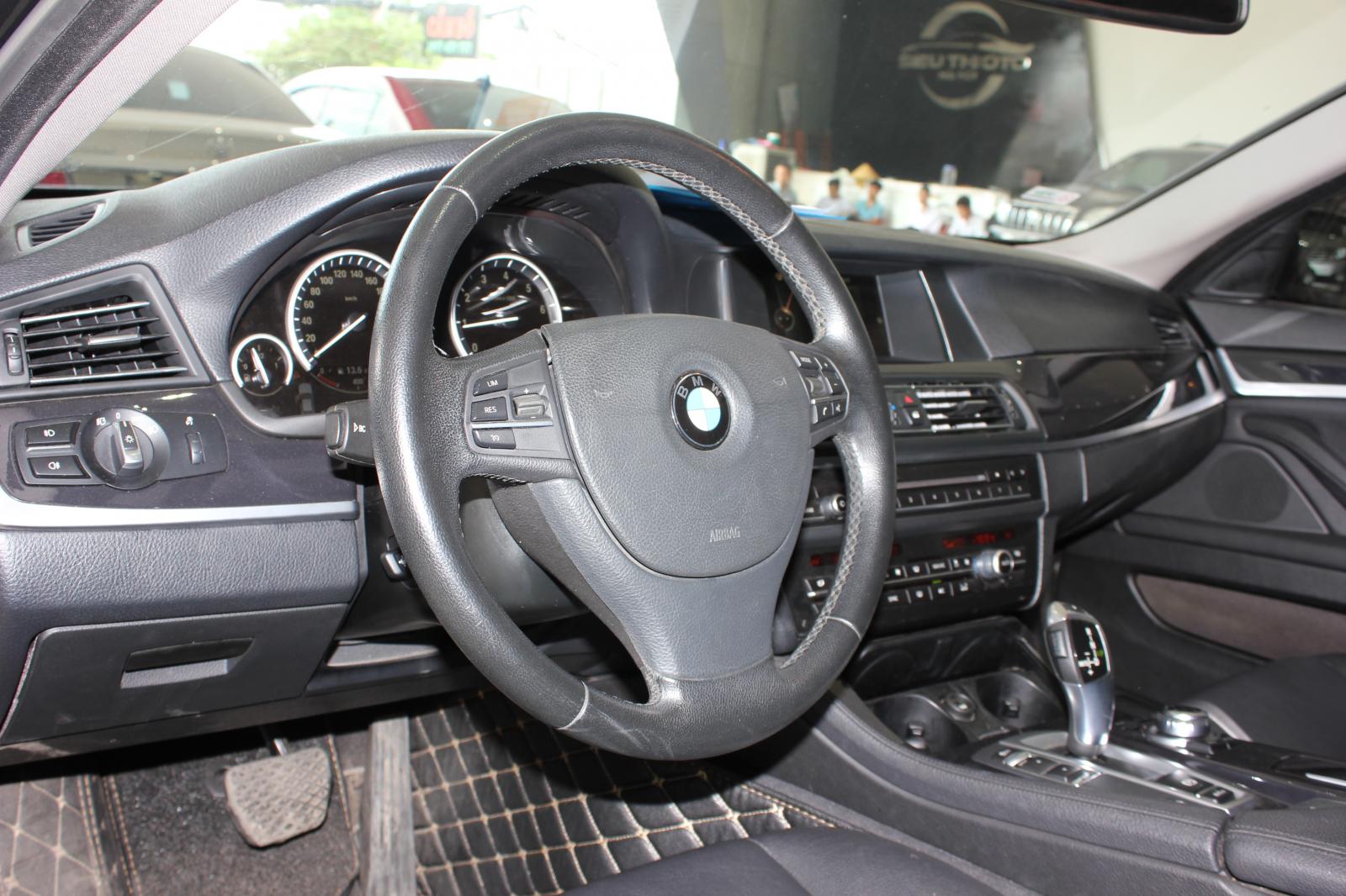 BMW 5 Series 520i 2014 - Bán ô tô BMW 5 Series 520i sản xuất năm 2014, màu đen, nhập khẩu