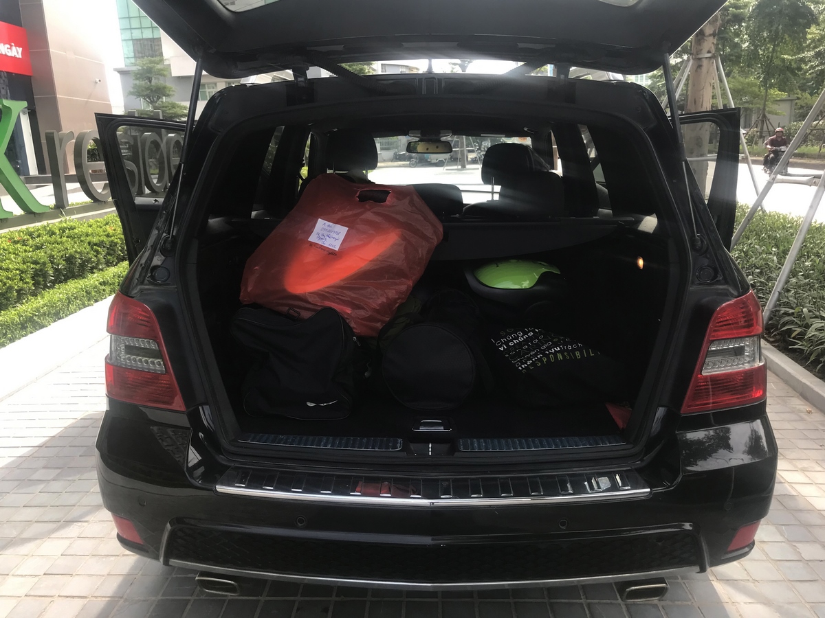 Mercedes-Benz GLK Class GLK300 AMG 2011 - Chính chủ bán Mercedes GLK300 AMG SX 2011, màu đen, giá tốt