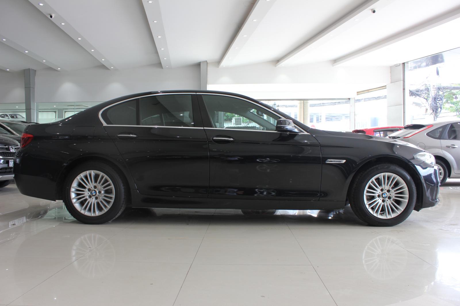 BMW 5 Series 520i 2014 - Bán ô tô BMW 5 Series 520i sản xuất năm 2014, màu đen, nhập khẩu