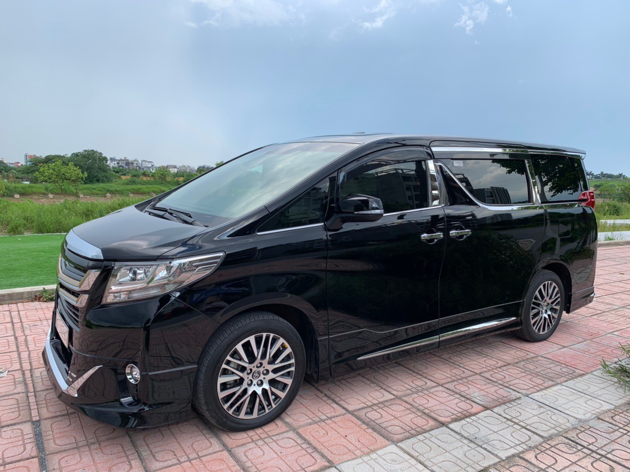 Toyota Alphard 2018 - Cần bán xe Toyota Alphard sản xuất năm 2018, nhập khẩu đẹp như mới