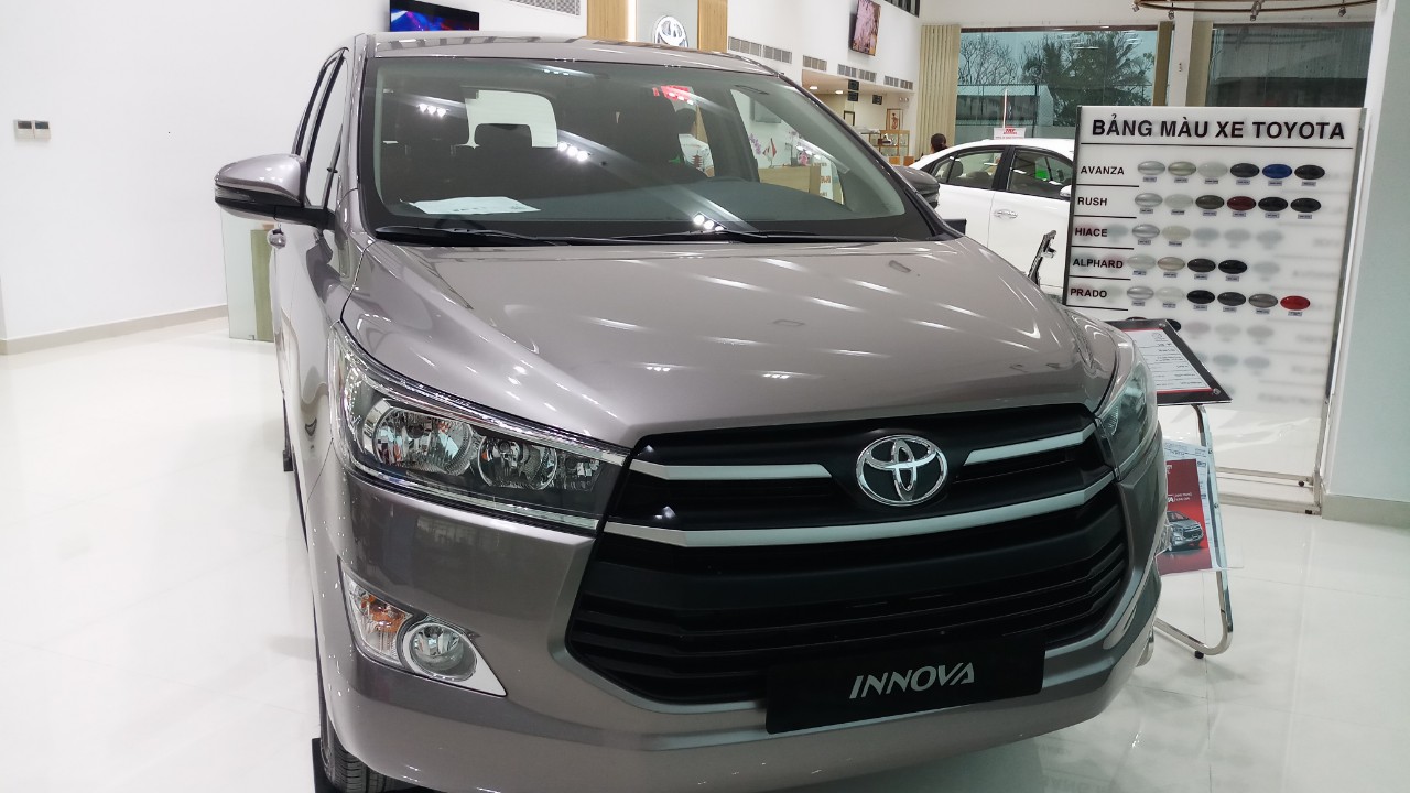 Toyota Innova 2.0E 2019 - Bán Toyota Innova 2.0E mới 100%, sản xuất năm 2019 KM khủng, giao ngao