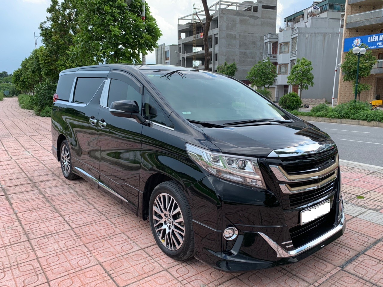 Toyota Alphard 2018 - Cần bán xe Toyota Alphard sản xuất năm 2018, nhập khẩu đẹp như mới