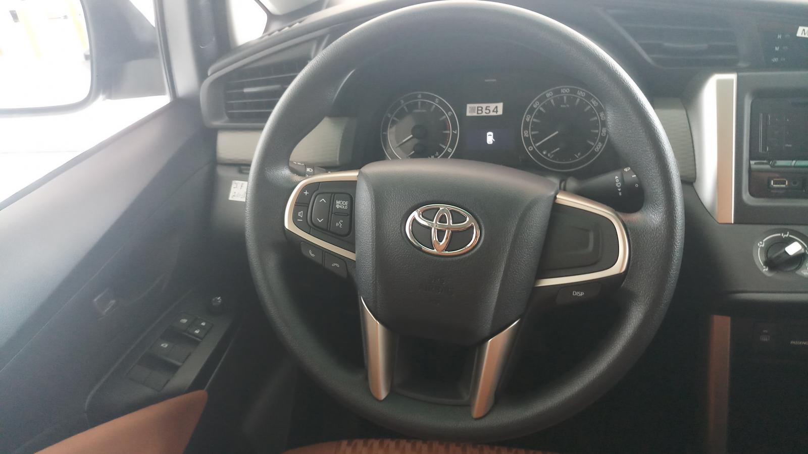 Toyota Innova 2.0E 2019 - Bán Toyota Innova 2.0E mới 100%, sản xuất năm 2019 KM khủng, giao ngao