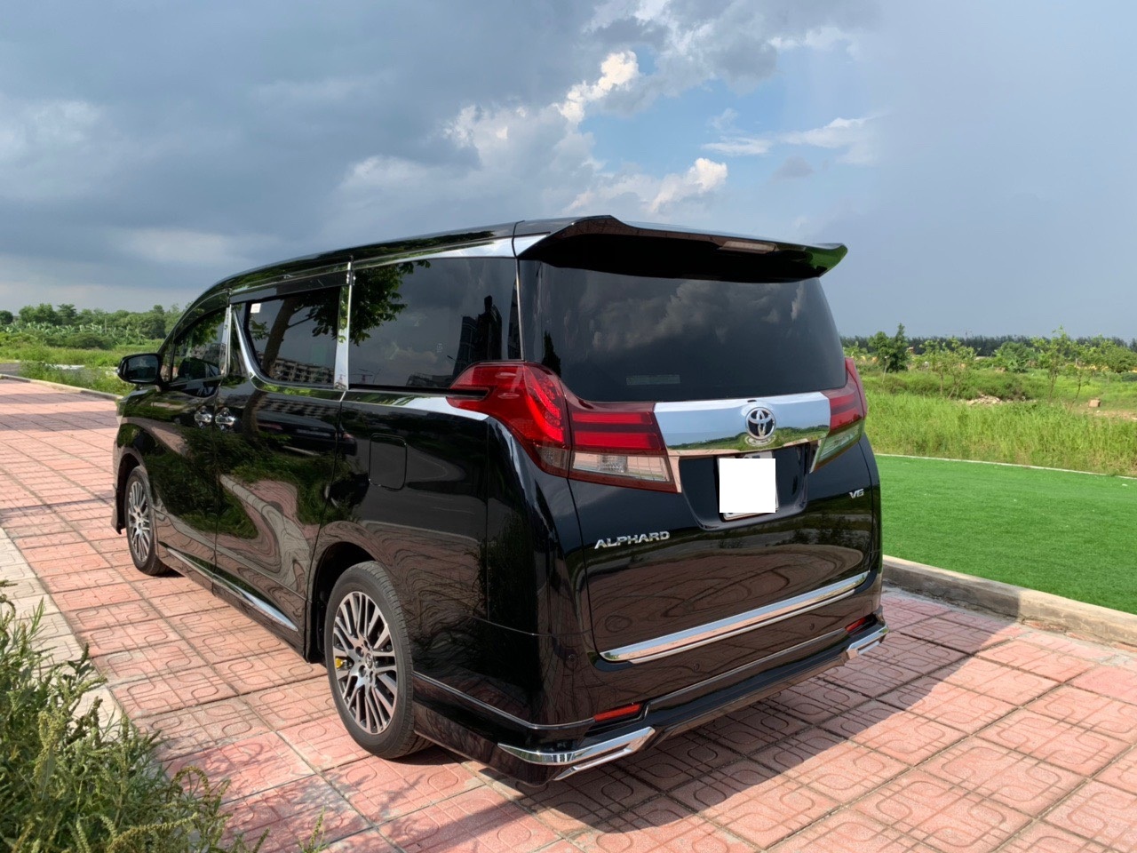 Toyota Alphard 2018 - Cần bán xe Toyota Alphard sản xuất năm 2018, nhập khẩu đẹp như mới