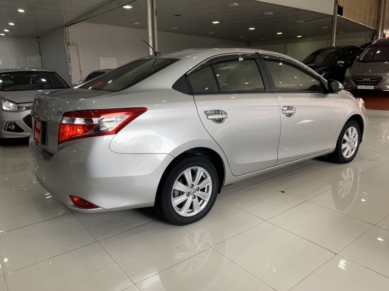 Toyota Vios 2018 - Bán xe Toyota Vios năm 2018, màu bạc