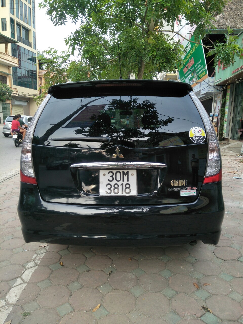 Mitsubishi Grandis 2.4AT 2008 - Bán ô tô Mitsubishi Grandis 2.4AT đời 2008, màu đen số tự động, chính chủ tên tôi mua từ mới