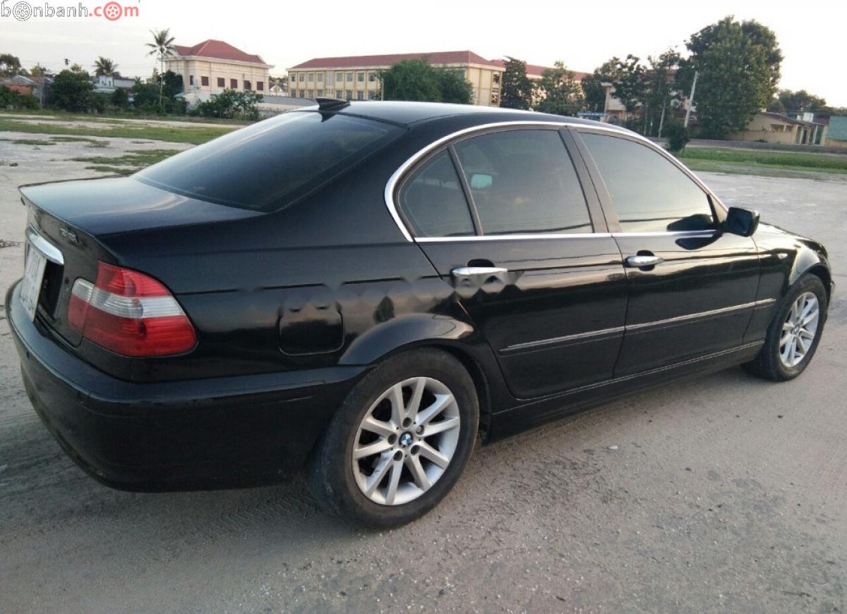 BMW 3 Series 318i 2004 - Gia đình tôi cần bán 1 xe BMW 4 máy 2.0L, sản xuất năm 2004, chạy 8L/100Km