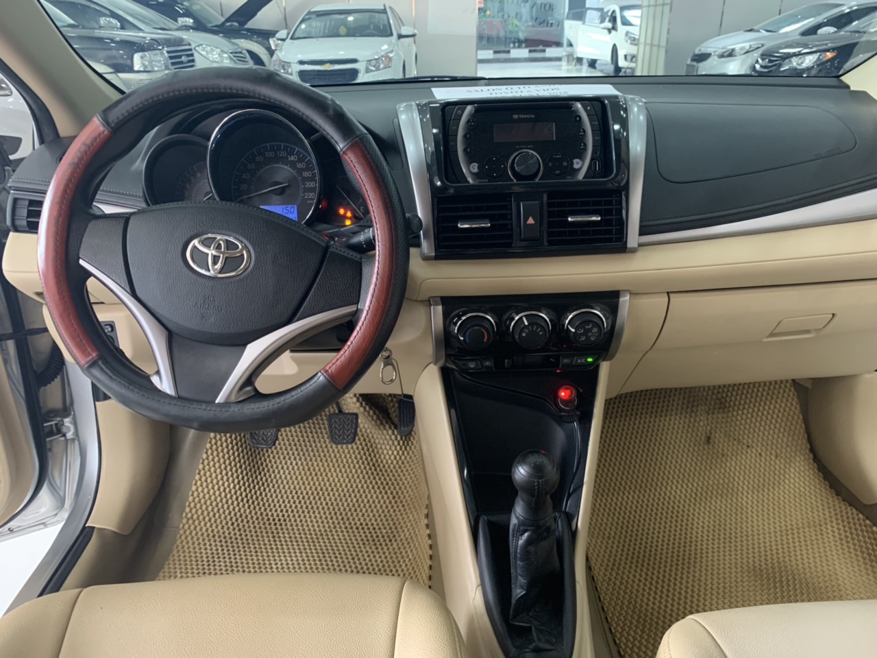 Toyota Vios 2018 - Bán xe Toyota Vios năm 2018, màu bạc