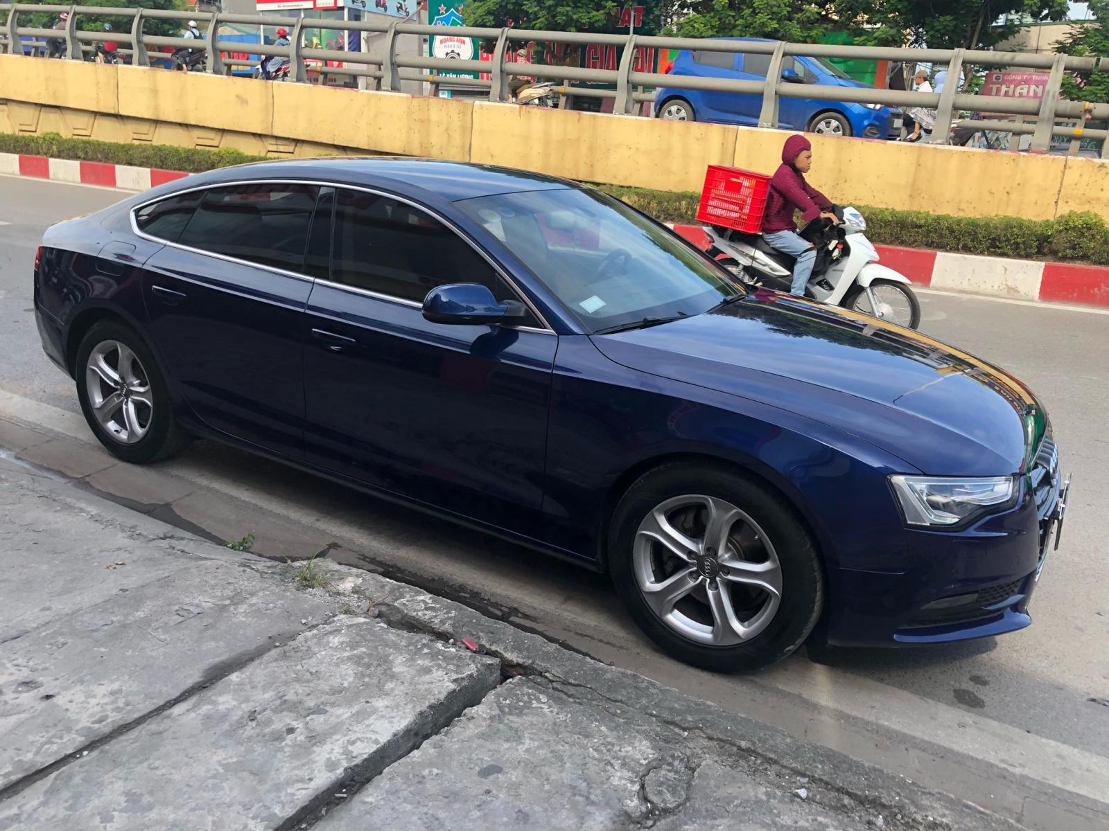 Audi A5 Sportback 2014 - Bán Audi A5 Sportback sản xuất năm 2014, màu xanh, xe nhập