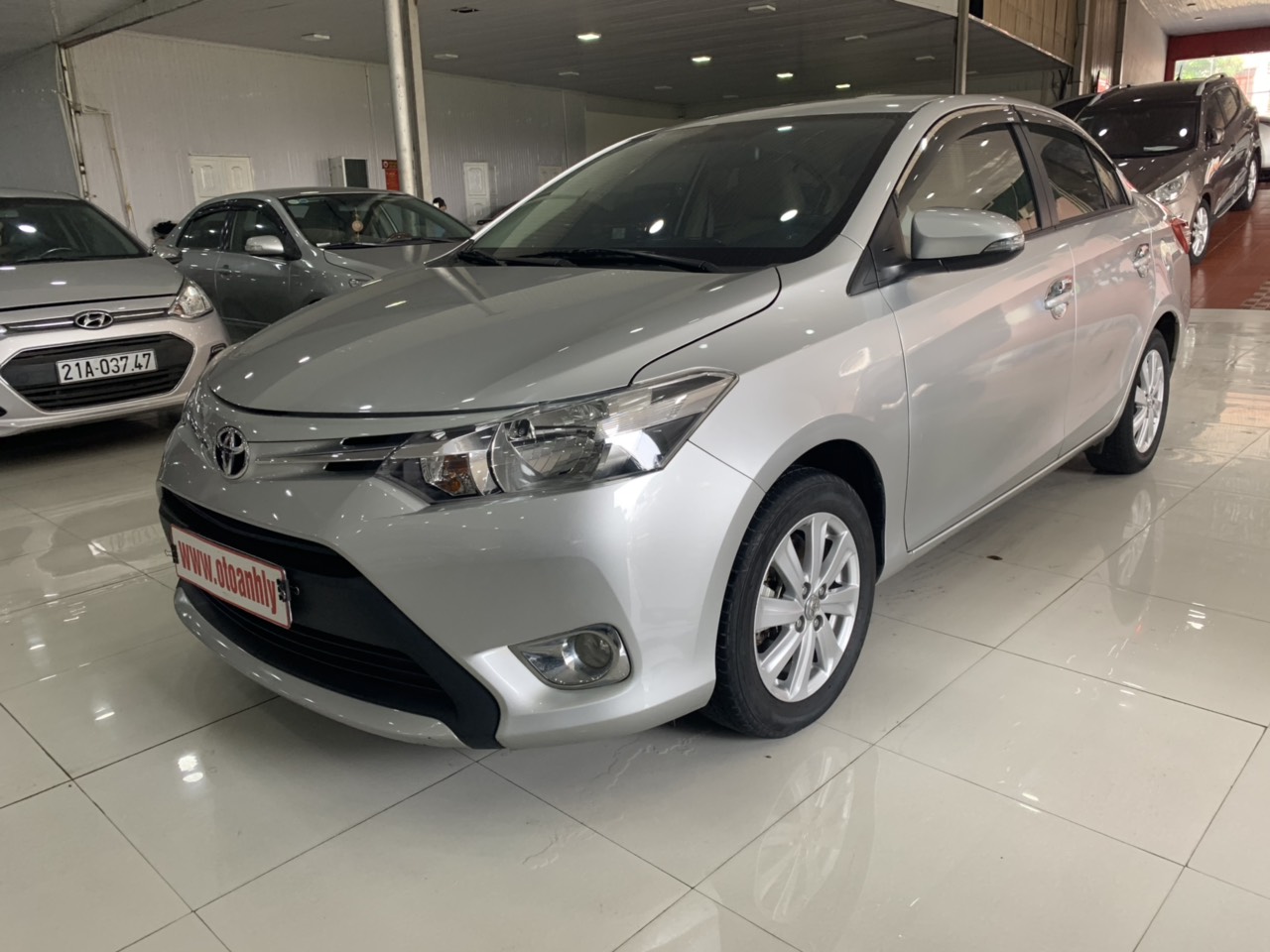 Toyota Vios 2018 - Bán xe Toyota Vios năm 2018, màu bạc