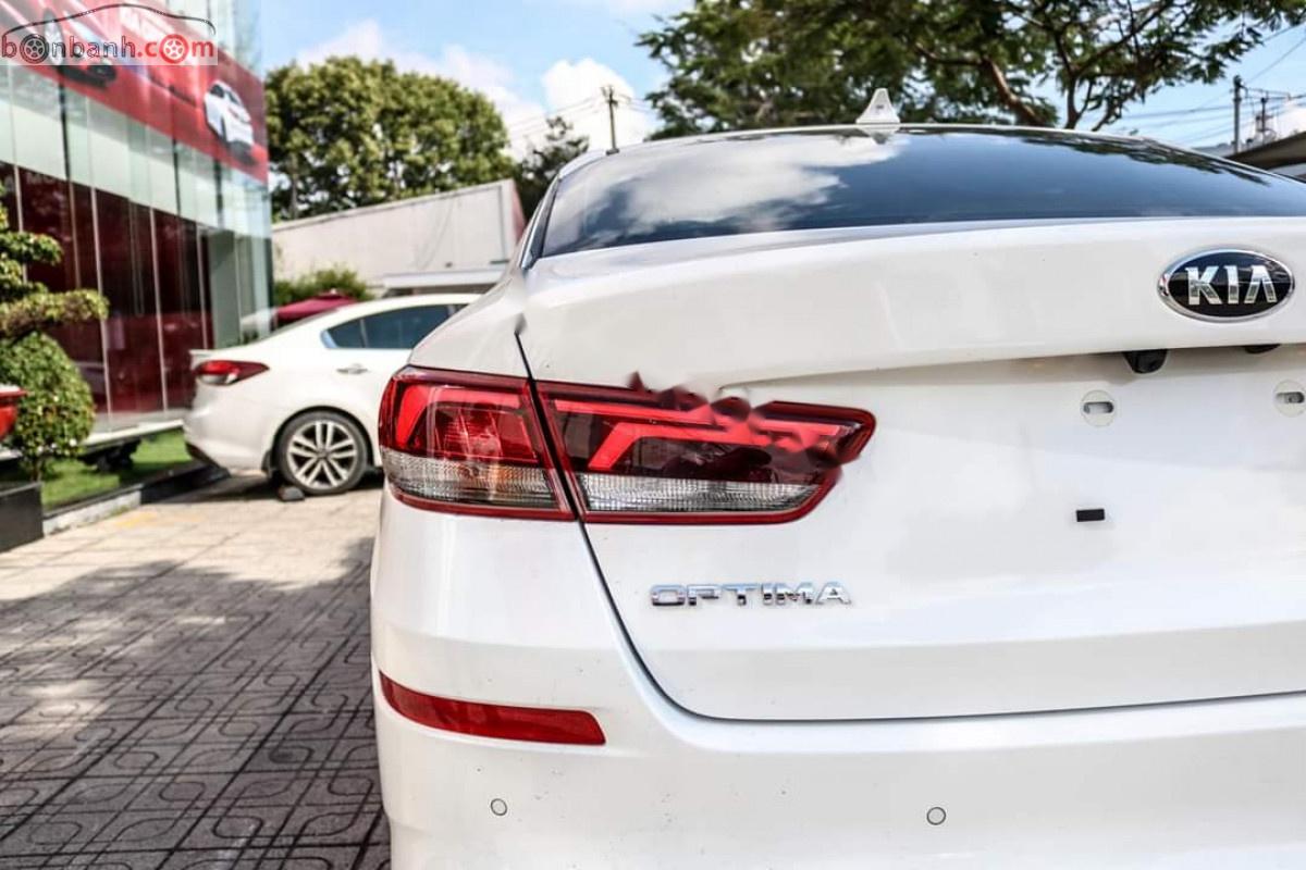 Kia Optima 2.0 AT 2019 - Bán xe Kia Optima 2.0 AT năm 2019, màu trắng, mới 100%