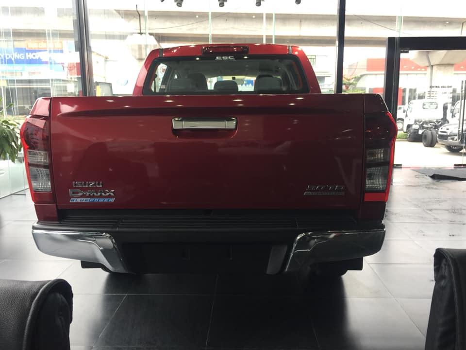 Isuzu Dmax  1.9L(4x4) MT 2018 - Cần bán Isuzu Dmax 1.9L(4x4) MT năm 2018, màu đỏ, nhập khẩu nguyên chiếc, giá chỉ 600 triệu