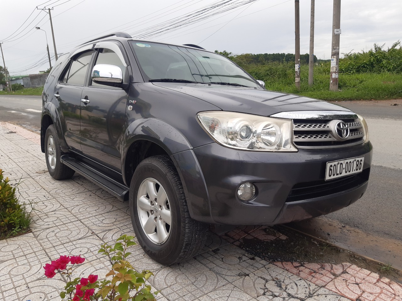 Toyota Fortuner G 2011 - Cần bán xe Toyota Fortuner G đời 2011, màu xám (ghi) giá cạnh tranh