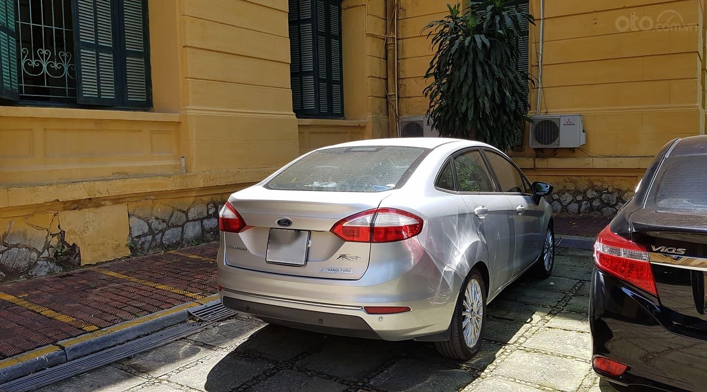 Ford Fiesta 2015 - Cần bán Ford Fiesta 2015, màu bạc như mới