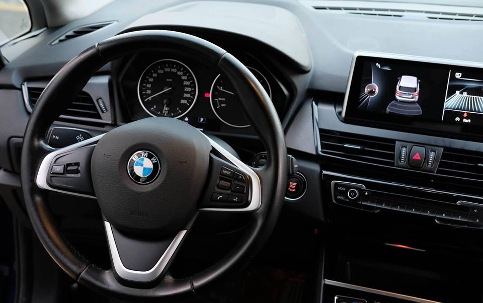 BMW 2 Series AT 2015 - Bán BMW 218i sx 2015 tự động màu xanh full option tuyệt đẹp