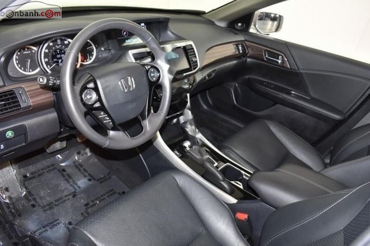 Honda Accord D 2016 - Chính chủ bán xe Honda Accord D đời 2016, màu đen, nhập khẩu nguyên chiếc