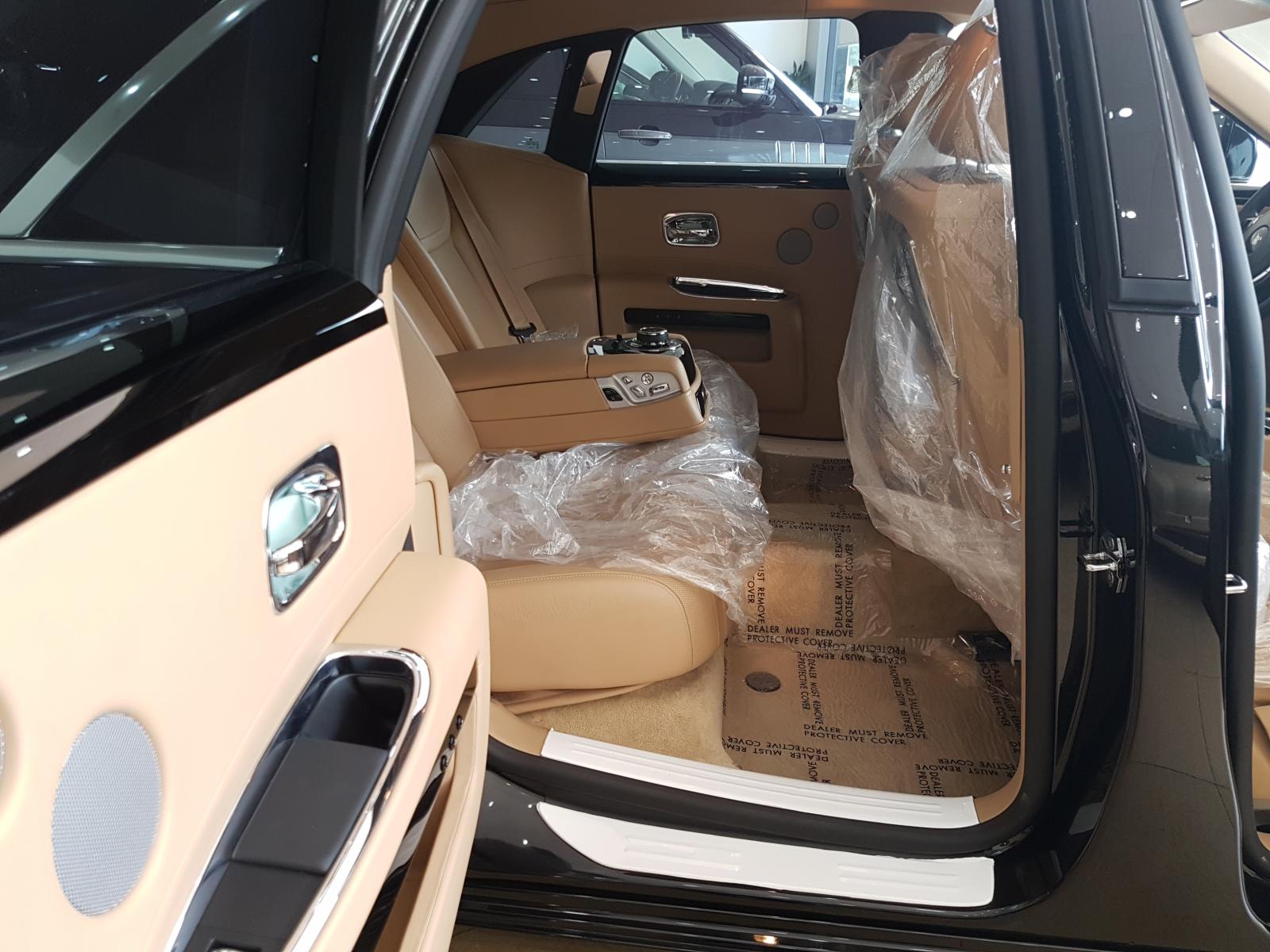 Rolls-Royce Ghost Series II 2015 - Bán Rolls-Royce Ghost Series II màu đen sản xuất 2015 đăng ký cá nhân