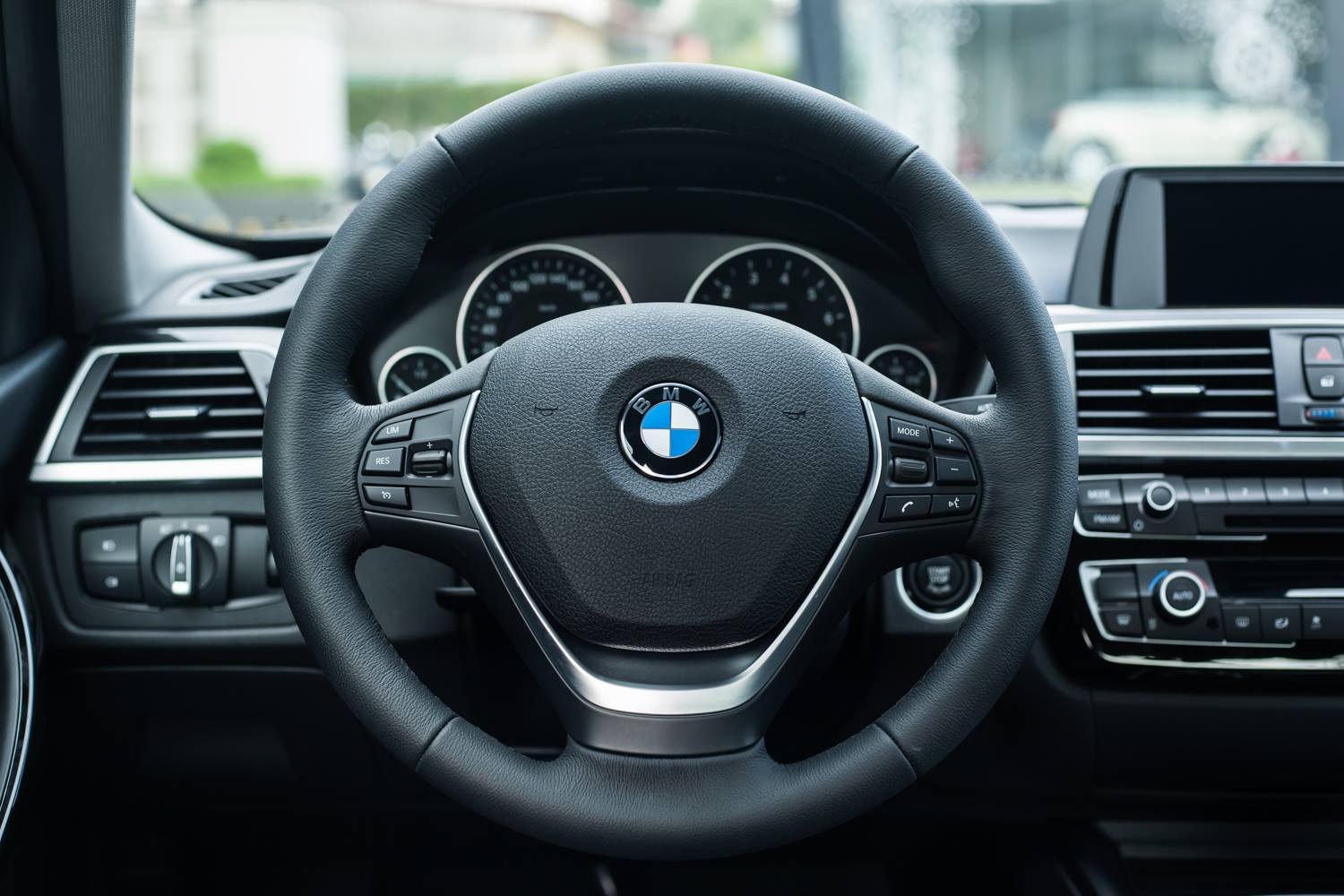 BMW 3 Series 320i  2018 - Bán BMW 320i mới 100% - ưu đãi giảm giá lớn khi đặt xe trong tháng - BMW Vinh - liên hệ: 0906 224 114