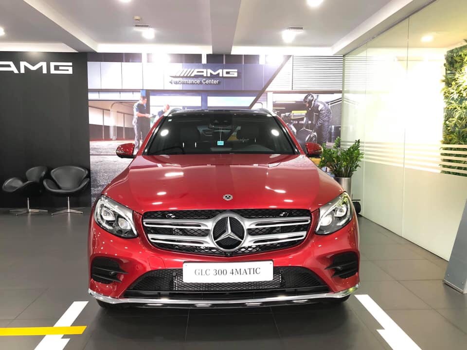 Mercedes-Benz GLC-Class GLC 300 AMG 2019 - Bán GLC 300 AMG 4Matic, xe gầm cao với gói độ thể thao cực ngầu