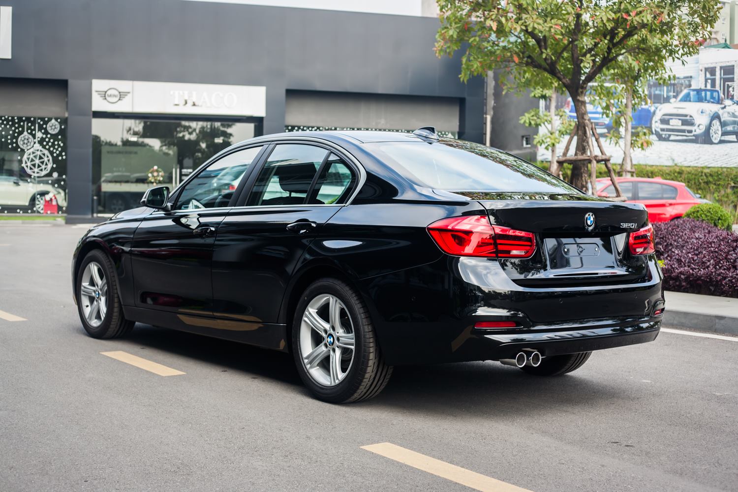 BMW 3 Series 320i  2018 - Bán BMW 320i mới 100% - ưu đãi giảm giá lớn khi đặt xe trong tháng - BMW Vinh - liên hệ: 0906 224 114