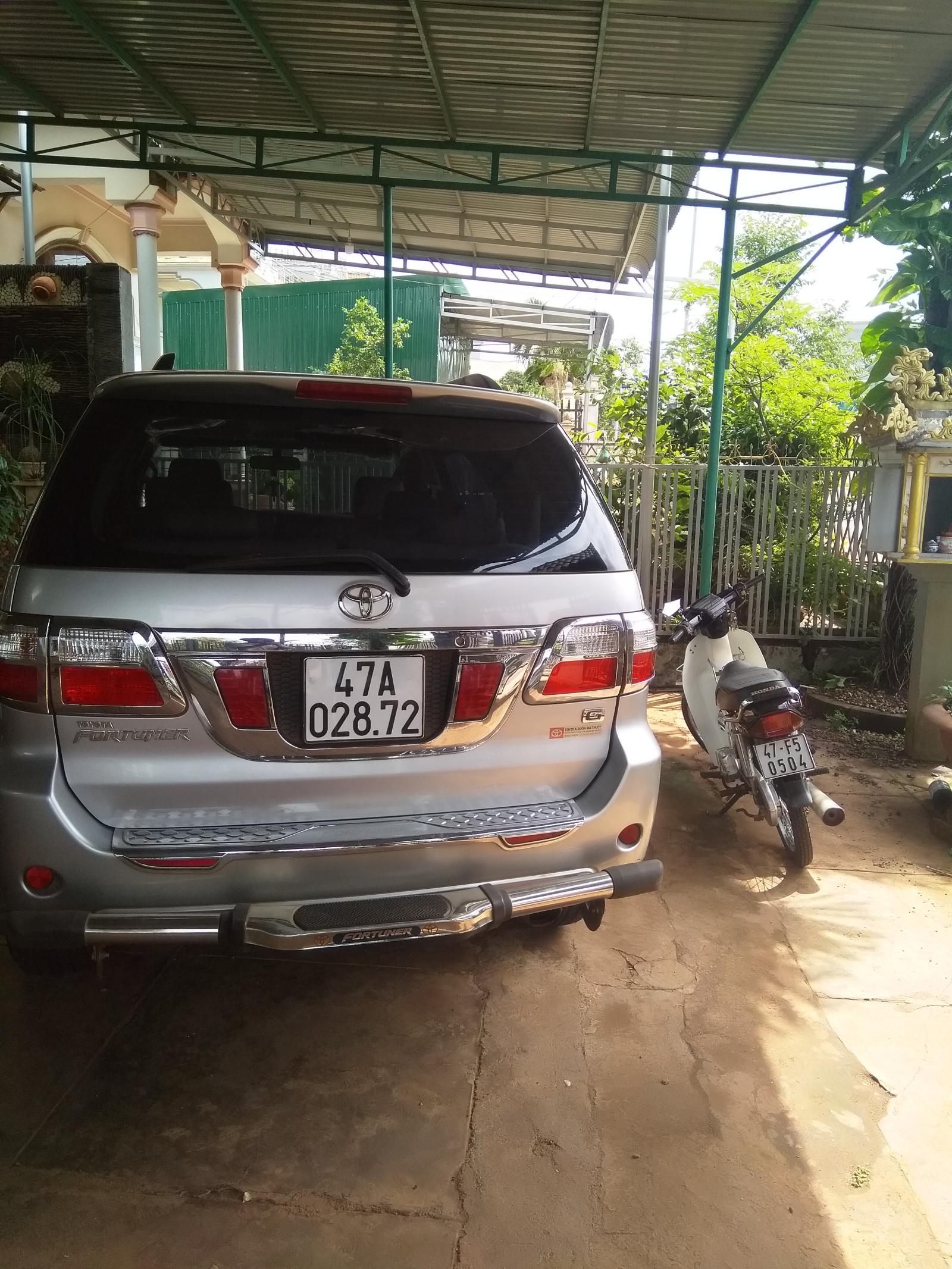 Toyota 4 Runner G 2010 - Bán xe Toyota Fortuner G đời 2010, màu bạc