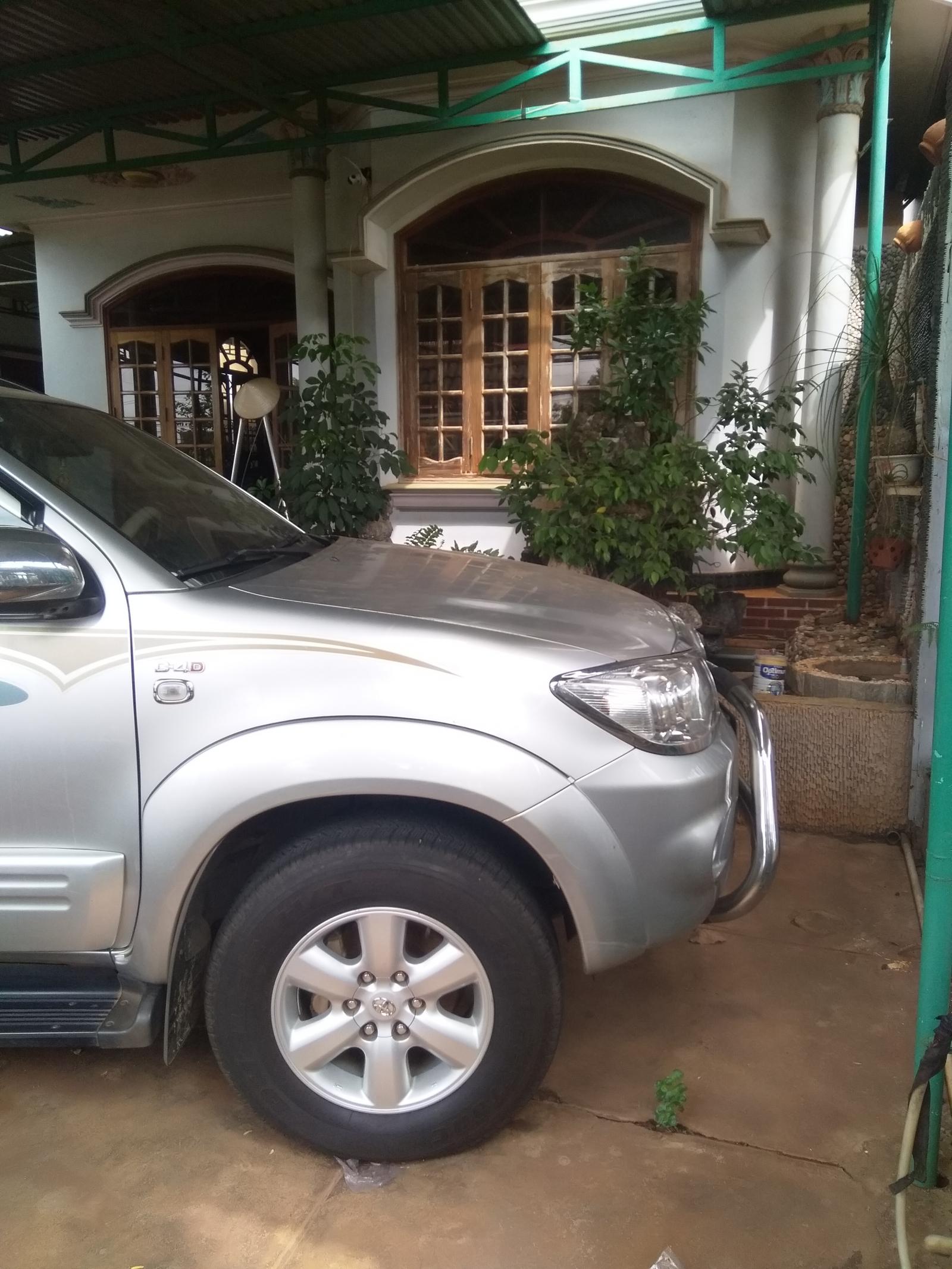 Toyota 4 Runner G 2010 - Bán xe Toyota Fortuner G đời 2010, màu bạc