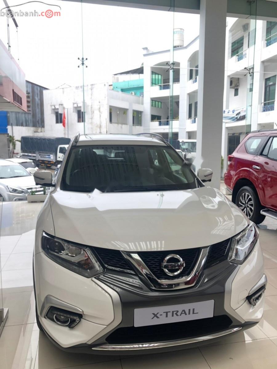 Nissan X trail V Series 2.5 SV Luxury 4WD 2019 - Cần bán Nissan X trail V Series 2.5 SV Luxury 4WD năm sản xuất 2019, màu trắng, giá 963tr