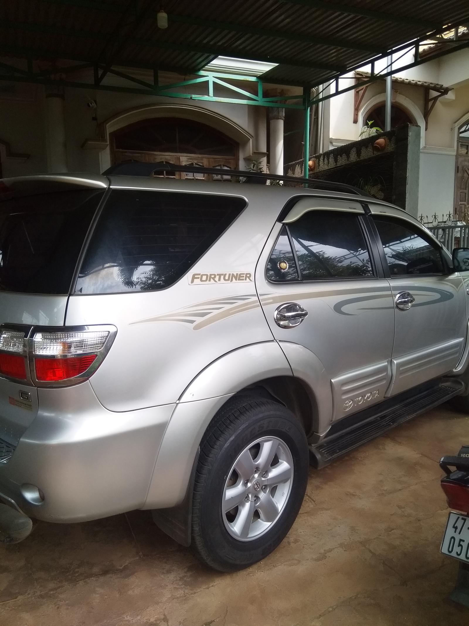 Toyota 4 Runner G 2010 - Bán xe Toyota Fortuner G đời 2010, màu bạc