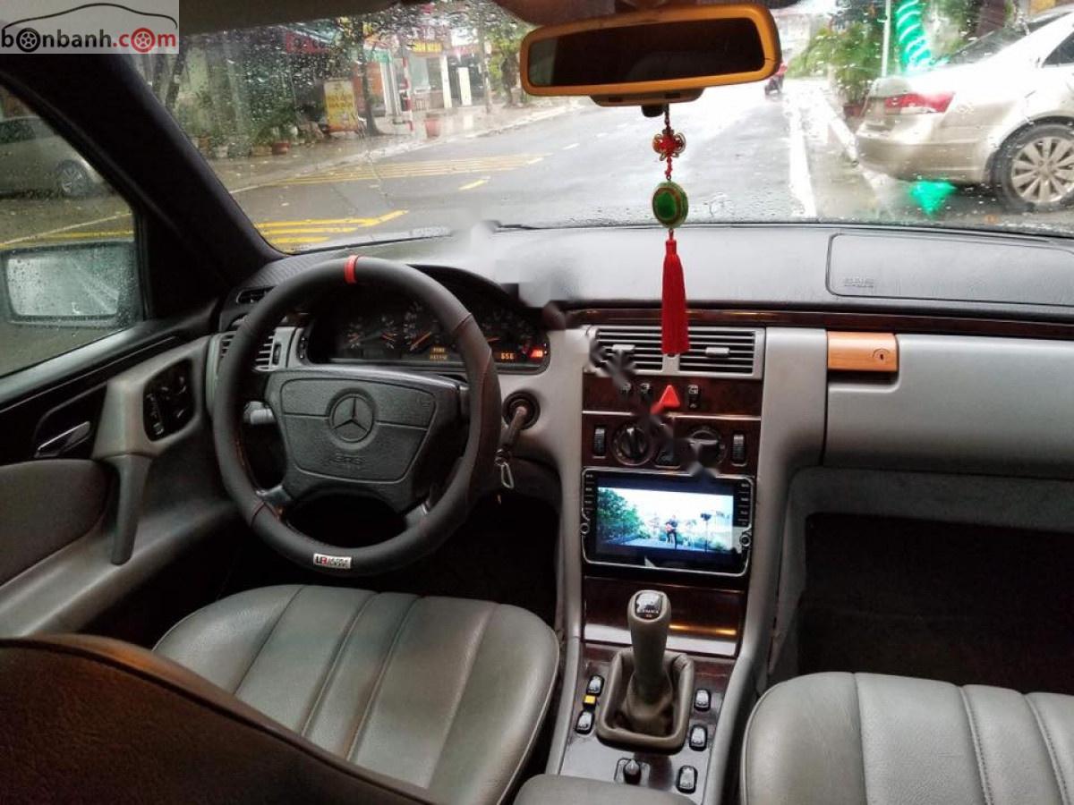 Mercedes-Benz E class E230   1996 - Bán lại xe Mercedes E230 1996, màu đen