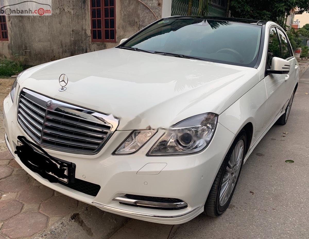 Mercedes-Benz E class E300 2011 - Bán xe cũ Mercedes E300 năm 2011, màu trắng