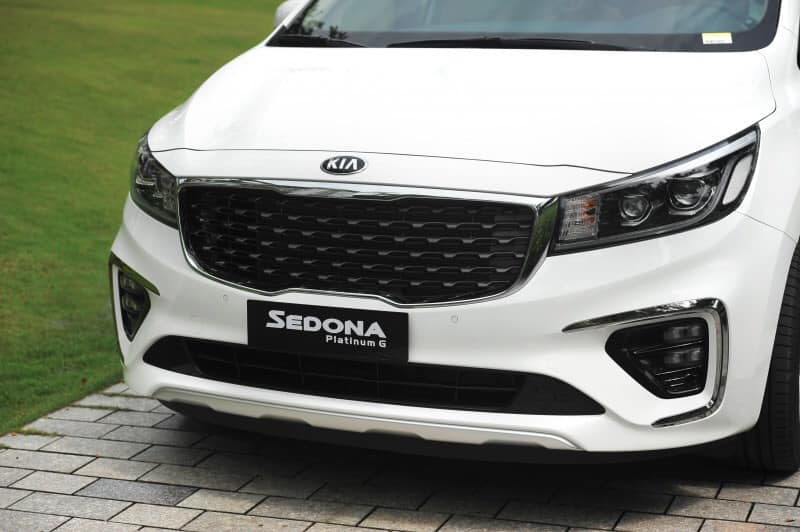 Kia Sedona 2019 - Bán xe Kia Sedona 2019, màu trắng Ngọc Trinh