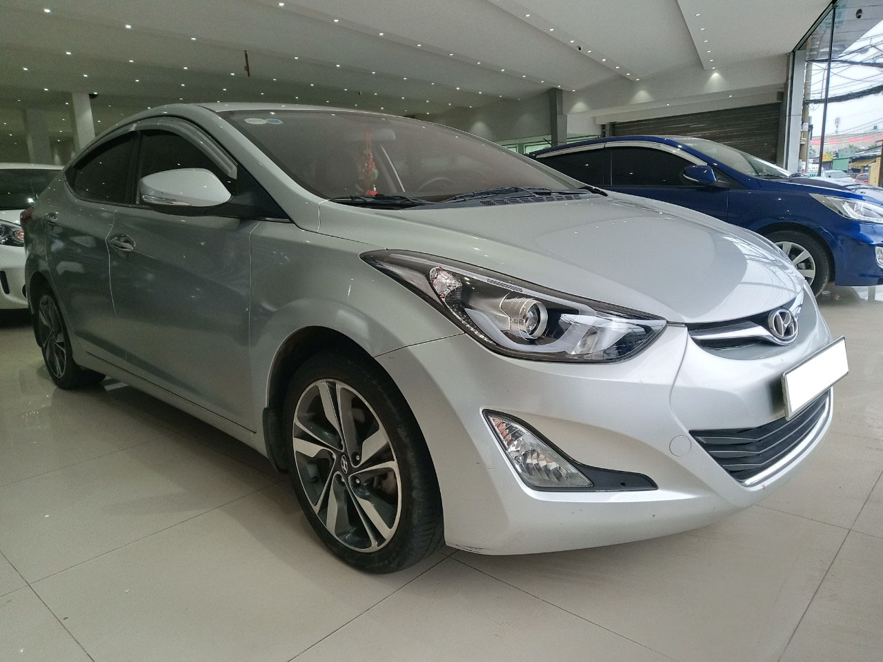 Hyundai Elantra 2015 - Cần bán Hyundai Elantra đời 2015, màu bạc, xe nhập, 520tr