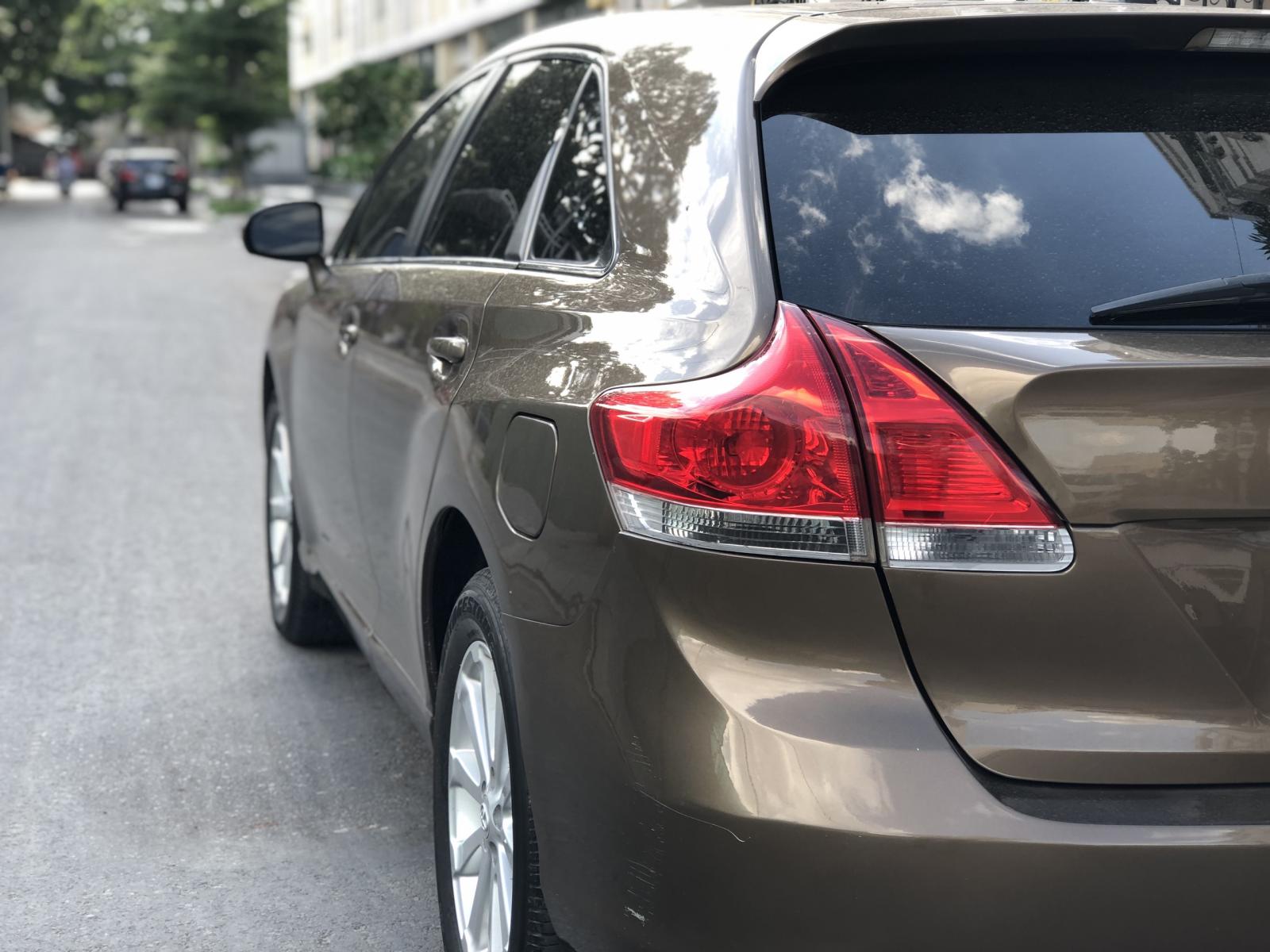 Toyota Venza AT 2010 - Cần bán xe Toyota Venza AT 2010, màu nâu, xe nhập đã đi 60000km