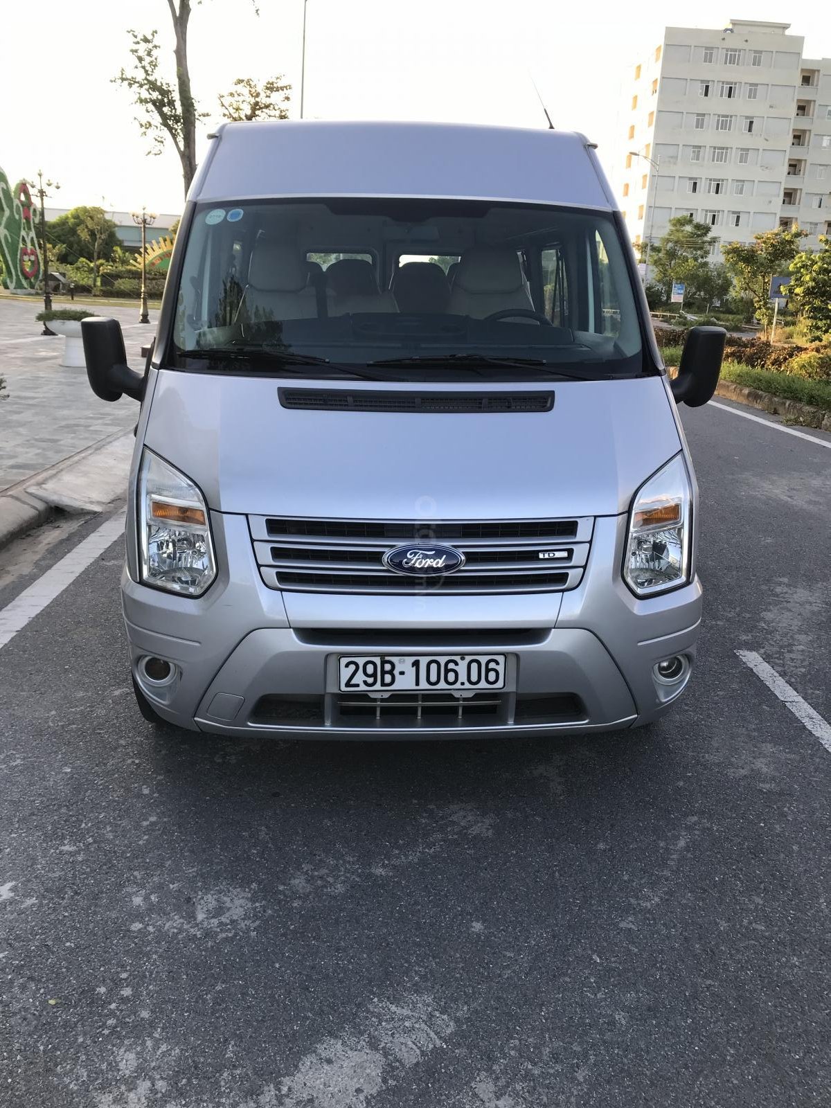 Ford Transit Lx 2014 - Cần bán Ford Transit Lx năm 2014, màu bạc chính chủ