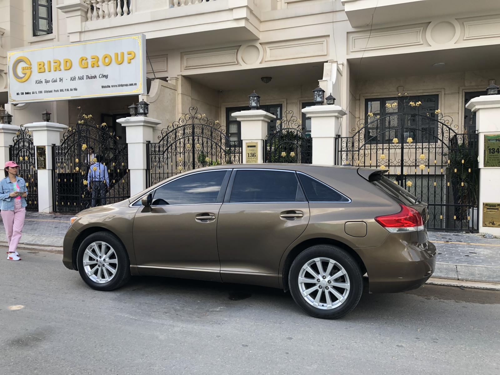 Toyota Venza AT 2010 - Cần bán xe Toyota Venza AT 2010, màu nâu, xe nhập đã đi 60000km