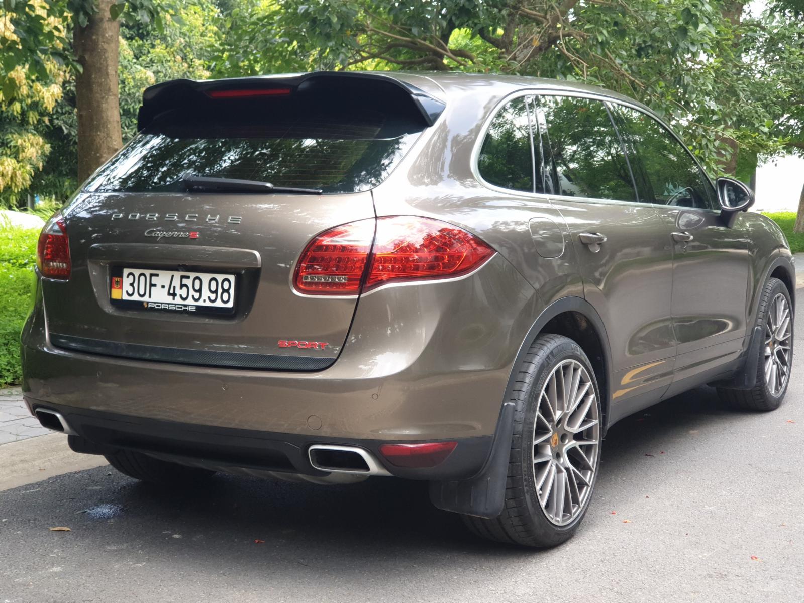 Porsche Cayenne 2011 - Bán Porsche Cayenne sản xuất 2011, màu nâu, xe nhập