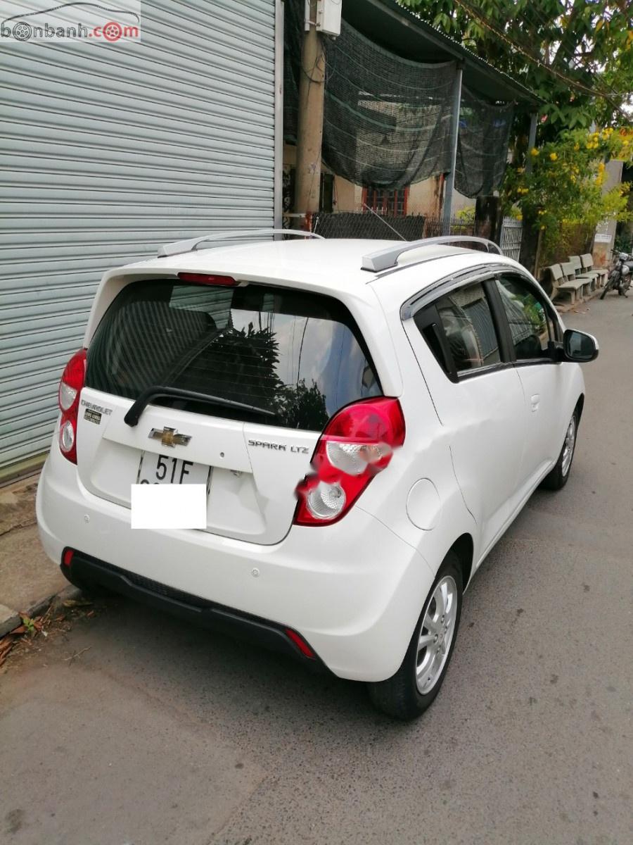 Chevrolet Spark LTZ 2014 - Bán xe Chevrolet Spark LTZ 2014, màu trắng số tự động, giá 237tr