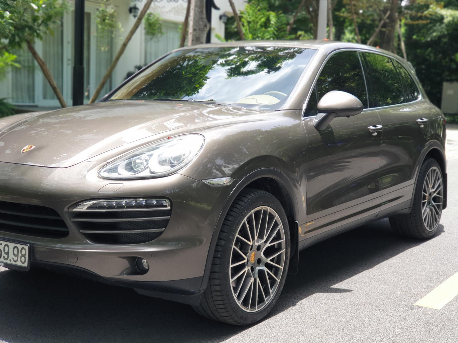 Porsche Cayenne 2011 - Bán Porsche Cayenne sản xuất 2011, màu nâu, xe nhập