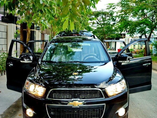 Chevrolet Captiva LTZ 2014 - Bán Chevrolet Captiva 2.4 LTZ màu đen, sản xuất 2014, đăng ký 2015, tên tư nhân