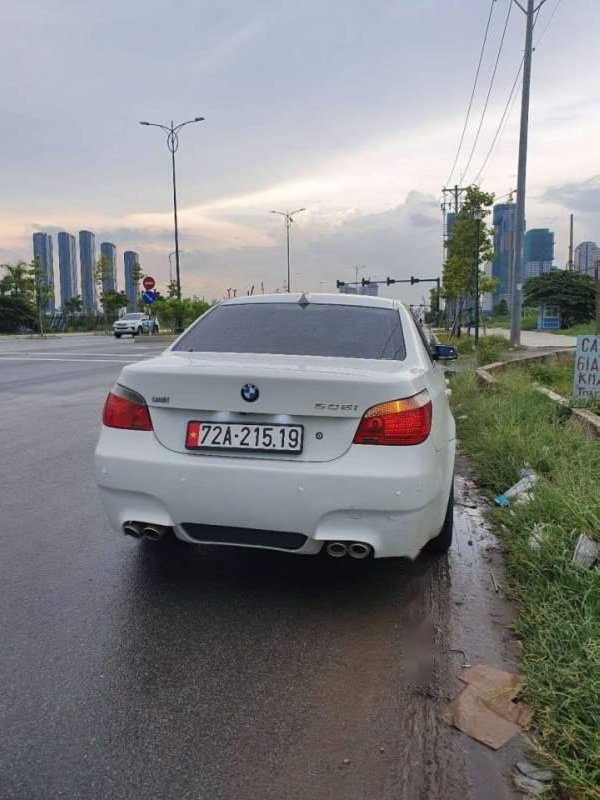 BMW 5 Series  525i   2005 - Bán BMW 5 Series 525i sản xuất 2005, màu trắng, nhập khẩu 