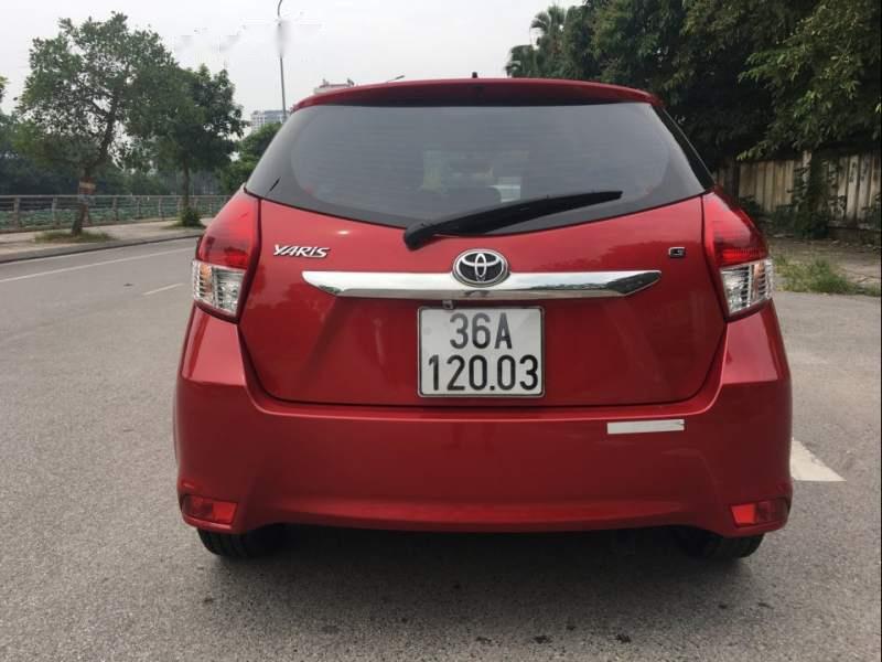 Toyota Yaris   2015 - Bán Toyota Yaris màu đỏ, số tự động, xe nhập khẩu nguyên chiếc, gia đình mua sử dụng từ mới, đầu 2015