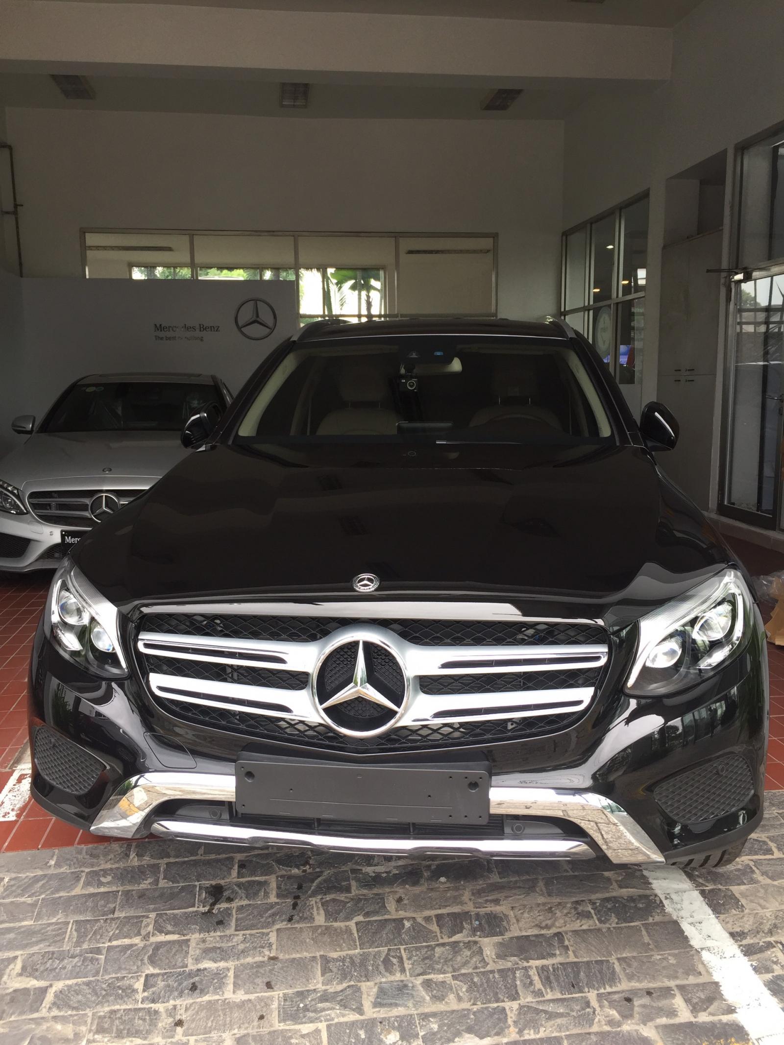 Mercedes-Benz GLC-Class 250 4MATIC 2019 - GLC 250 4MATIC màu đen sang trọng - SUV dẫn động 4 bánh