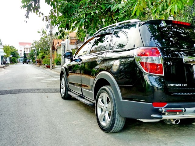 Chevrolet Captiva LTZ 2014 - Bán Chevrolet Captiva 2.4 LTZ màu đen, sản xuất 2014, đăng ký 2015, tên tư nhân