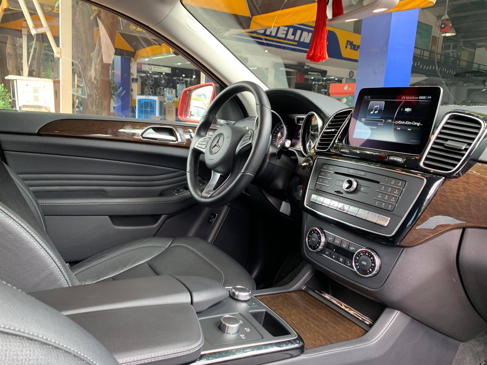Mercedes-Benz GLE-Class 400 4matic Coupe 2016 - Cần bán xe Mercedes GLE 400 4matic Coupe chính chủ gia đình đang sử dụng, màu đỏ, nhập khẩu Mỹ, giá 3,3tỷ