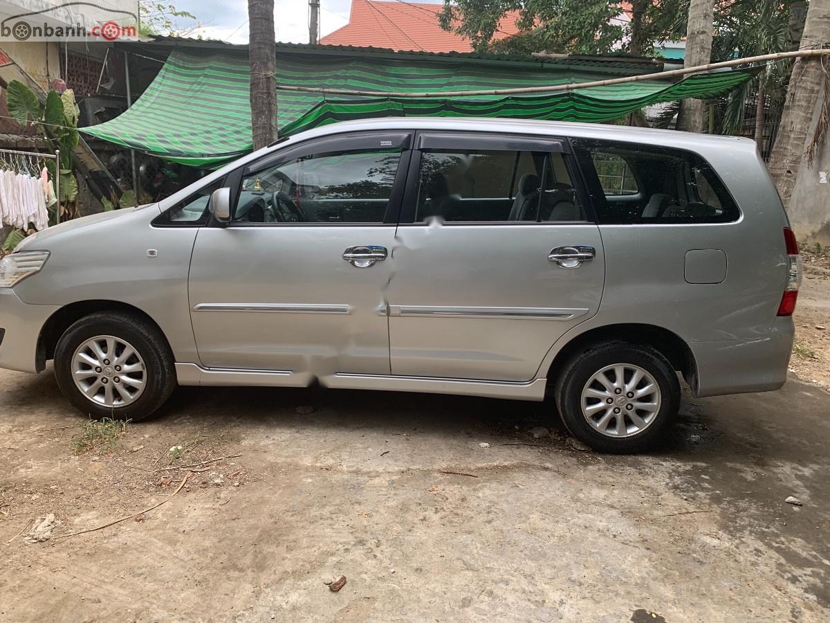 Toyota Innova 2013 - Bán Toyota Innova năm sản xuất 2013, màu bạc giá cạnh tranh